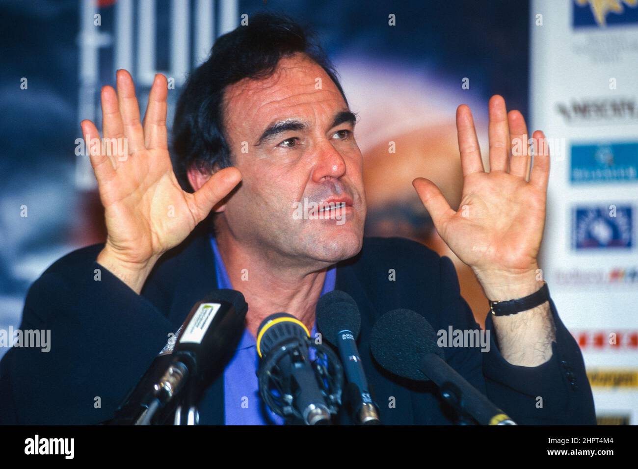 Oliver Stone in press conference at the BRFF in 1998 |  Oliver Stone au Brussels Film Festival entre les 20 et 30 janvier 1998 Stock Photo