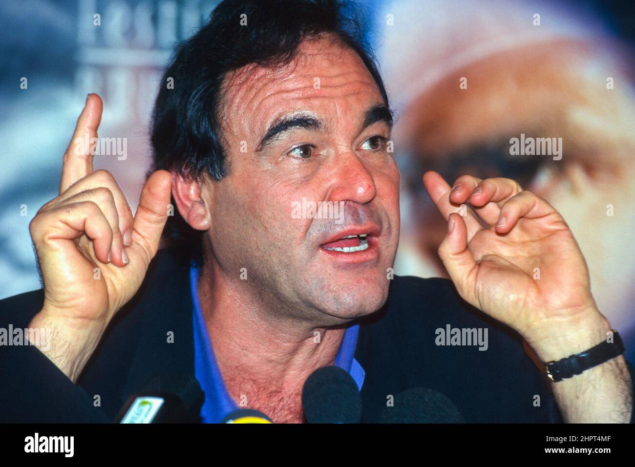 Oliver Stone in press conference at the BRFF in 1998 |  Oliver Stone au Brussels Film Festival entre les 20 et 30 janvier 1998 Stock Photo