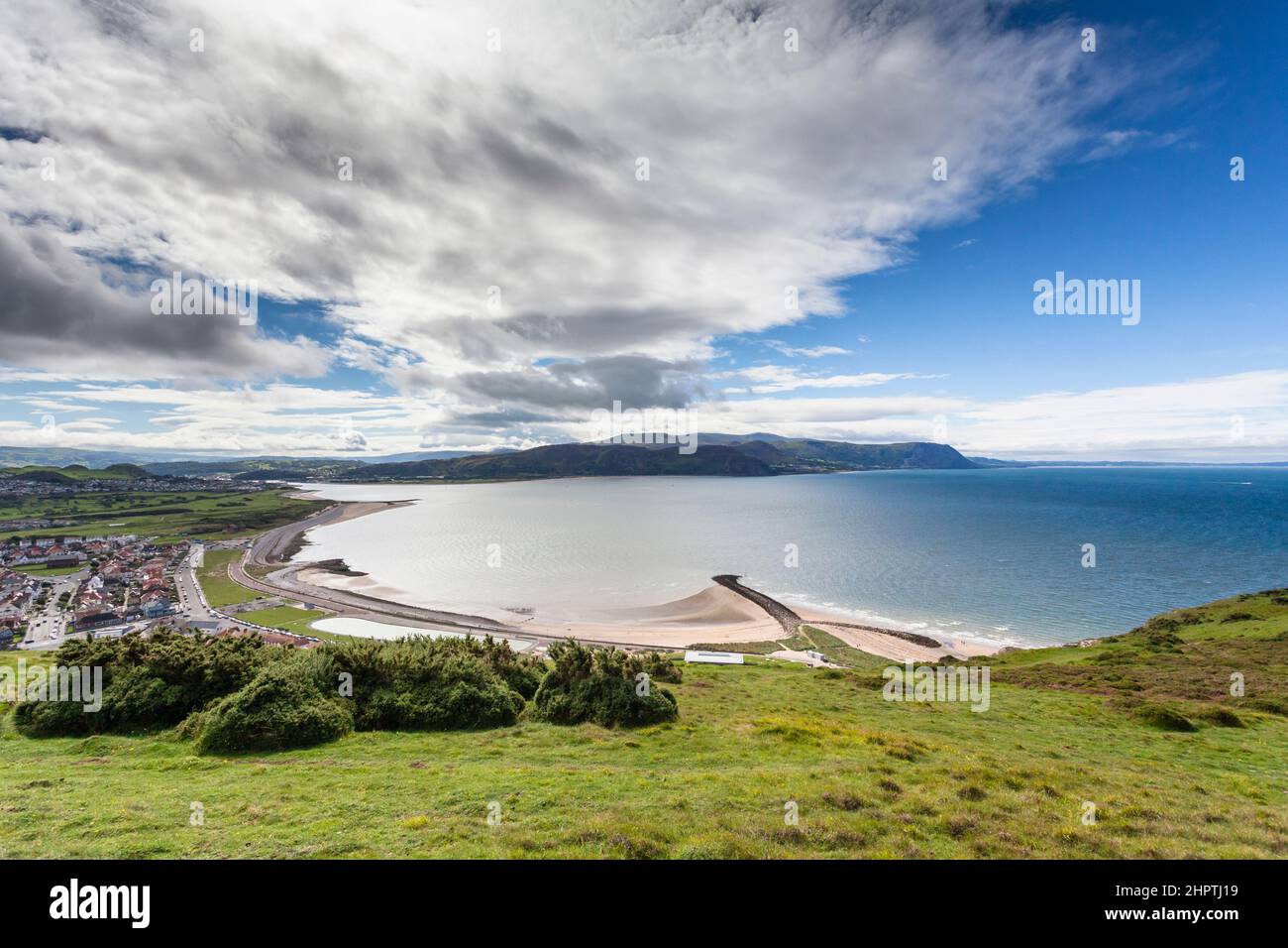 Views looking over Llandudno's West Shore Beach Stock Photo Alamy