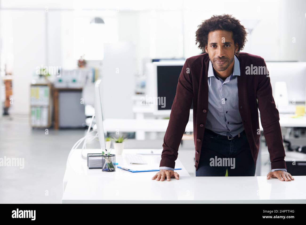 Man leaning on desk hi-res stock photography and images - Alamy