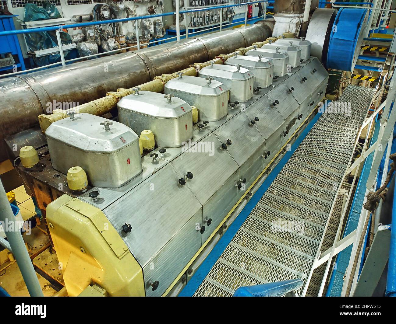 Main engine cylinder head hires stock photography and images Alamy