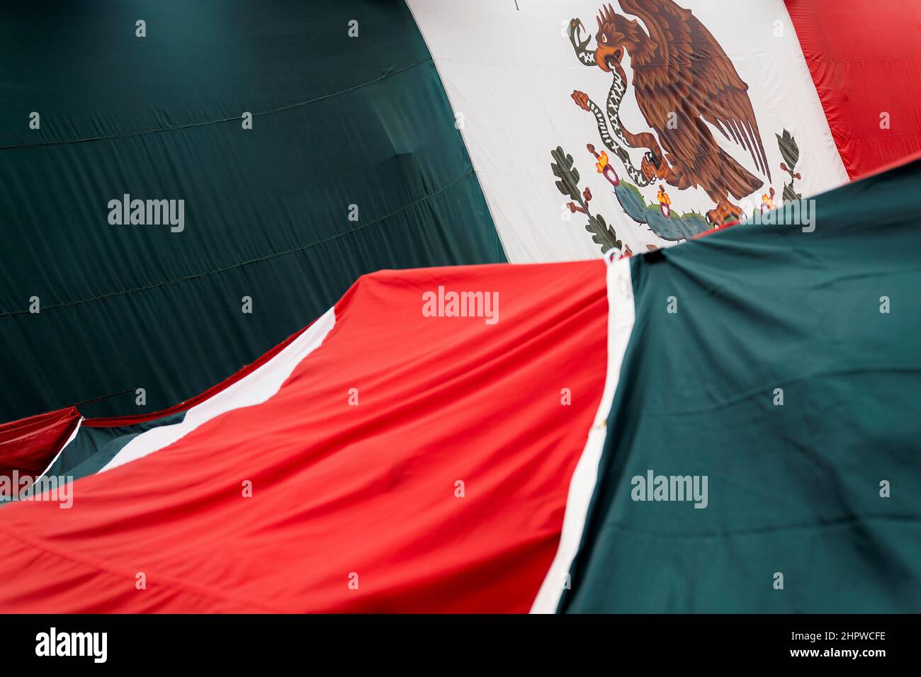 Monumental mexican flag High Resolution Stock Photography and Images