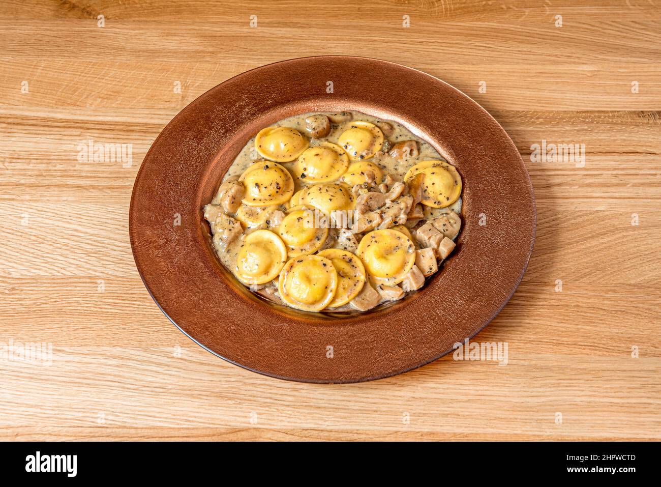 The fresh pasta is made with superior quality durum wheat semolina, spinach and egg, stuffed with mushrooms, mushrooms, cheese and breadcrumbs Stock Photo