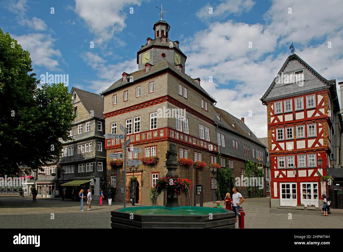 Town Hall, erb. 1589-91 by Joerg Zaunschliffer, market place, market fountain, Herborn, Hesse, Germany Stock Photo