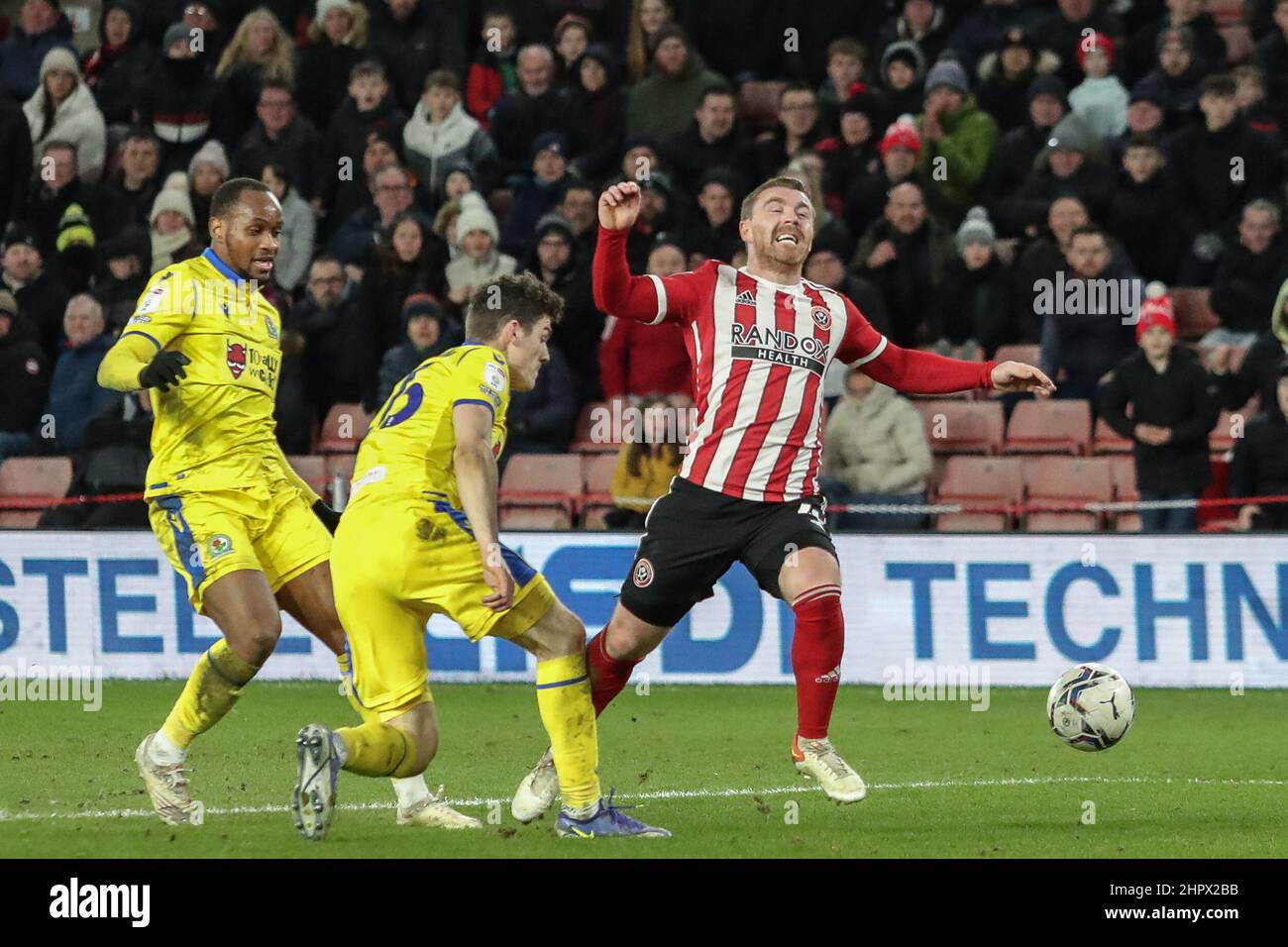 Sheffield, UK. 23rd Feb, 2022. John Fleck #4 of Sheffield United is dispossessed by Darragh Lenihan #26 of Blackburn Rovers during the Sky Bet Championship match between Sheffield United and Blackburn Rovers at Bramall Lane in Sheffield, United Kingdom on 2/23/2022. (Photo by James Heaton/News Images/Sipa USA) Credit: Sipa USA/Alamy Live News Stock Photo