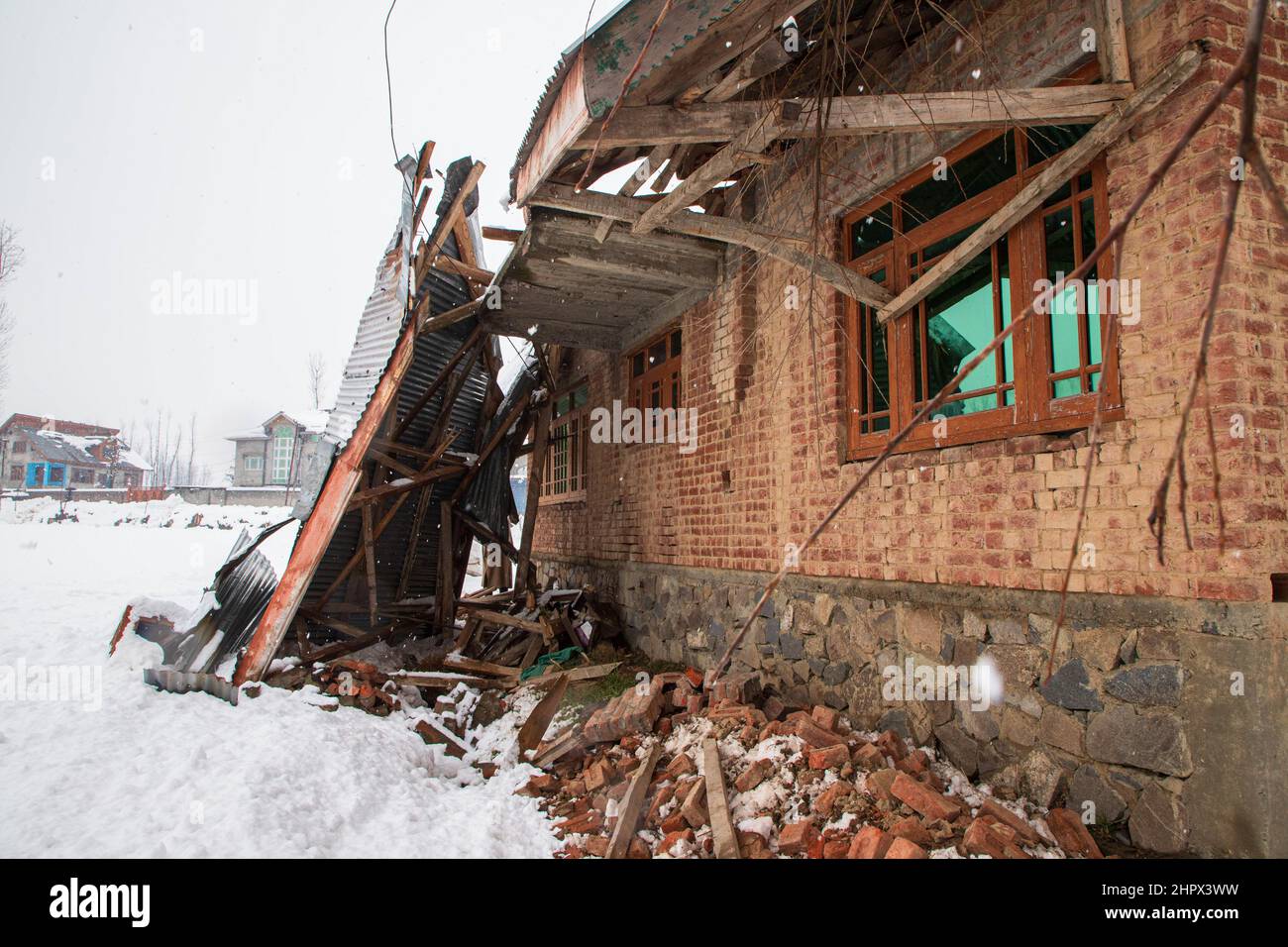Budgam, India. 22nd Feb, 2022. A residential house seen damaged in Bugam Chadoora area. Kashmir valley received heavy snowfall, leading to the closure of roads in far-flung areas besides the delay of several flights operating from the Srinagar airport. The local train services have also been suspended. (Photo by Faisal Bashir/SOPA Images/Sipa USA) Credit: Sipa USA/Alamy Live News Stock Photo