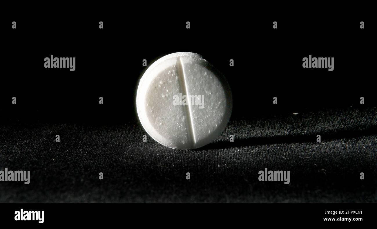 Undated file photo of a paracetamol tablet. 'Hidden' salt in some types of paracetamol has been linked to an increased risk of heart disease and death in a large new study. Issue date: Thursday February 24, 2022. Stock Photo