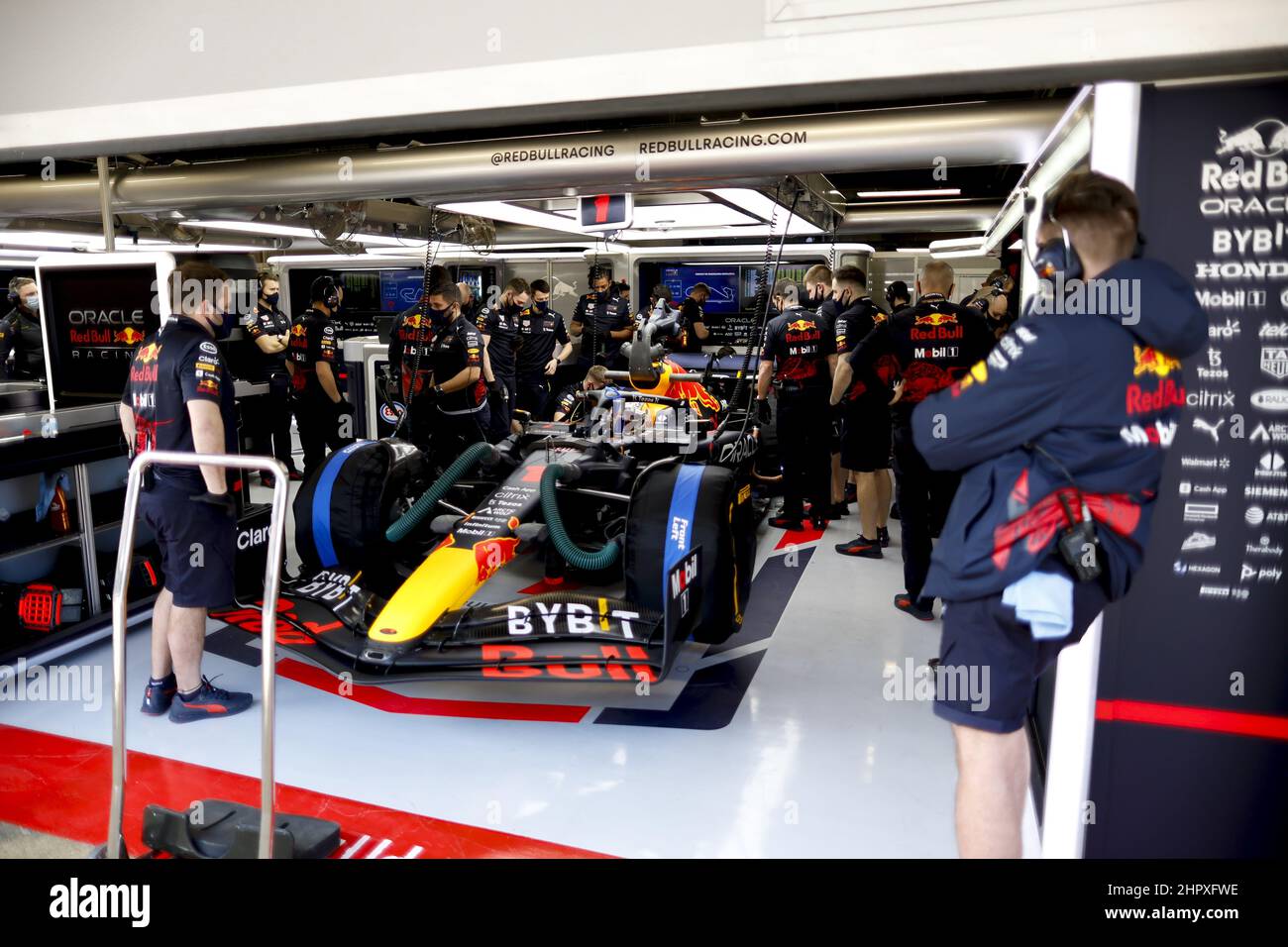 Barcelona, Spain, 23/02/2022, 01 VERSTAPPEN Max (nld), Red Bull Racing  RB18, action garage, box, during the pre-season track session prior the  2022 FIA Formula One World Championship, on the Circuit de  Barcelona-Catalunya,