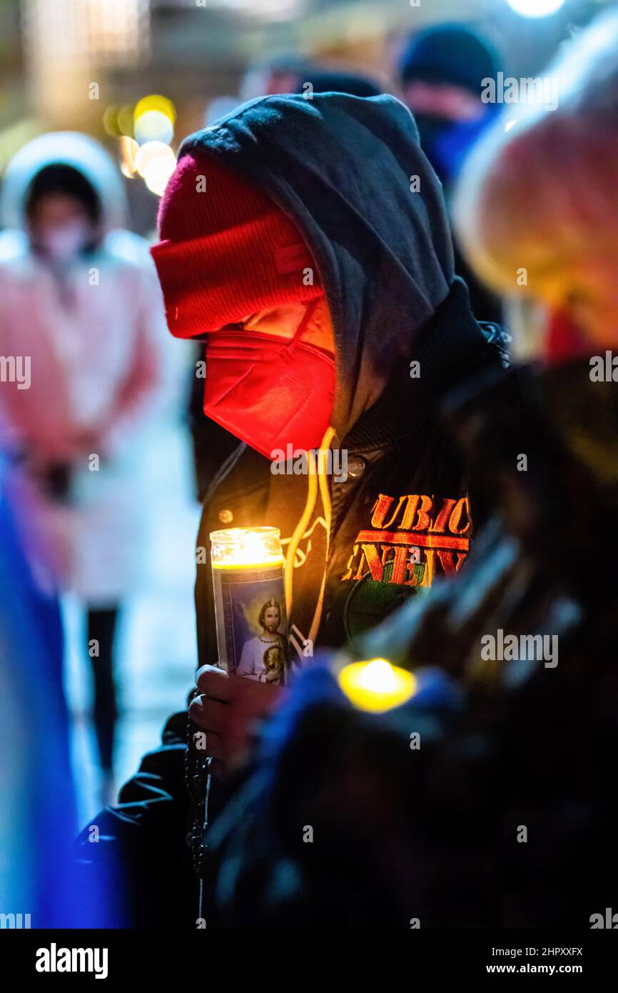 Reno, United States. 23rd Feb, 2022. A vigil attendee holds a candle while listening to the names of the deceased read aloud. Community members and religious leaders gathered in the city plaza for a candle light vigil to remember the 52 homeless individuals who had died in the past year. (Photo by Ty O'Neil/SOPA Images/Sipa USA) Credit: Sipa USA/Alamy Live News Stock Photo