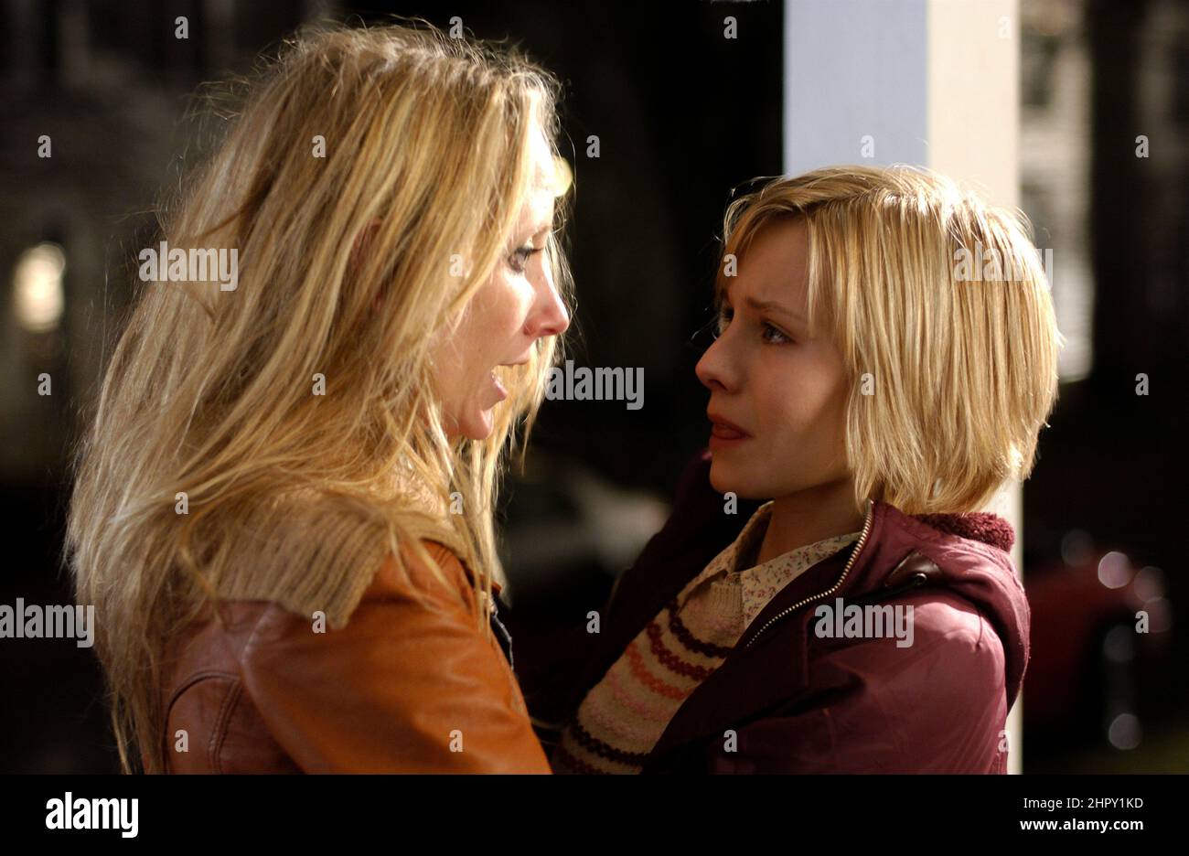 ANNE HECHE and KRISTEN BELL in GRACIE'S CHOICE (2004), directed by PETER WERNER. Credit: Mike Robe Productions / Album Stock Photo