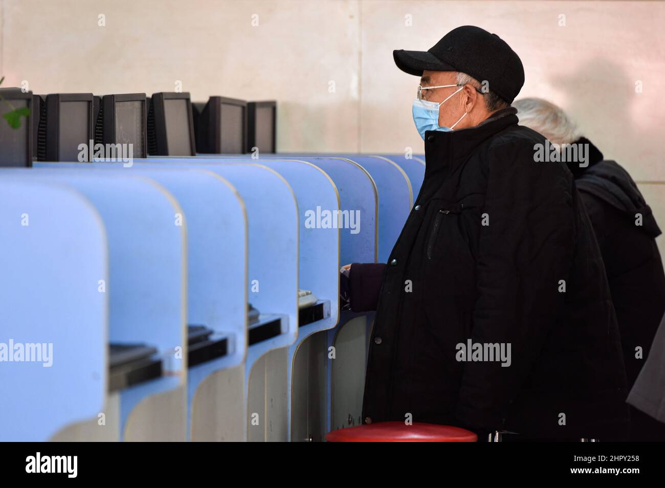 Fuyang, China. 24th Feb, 2022. A trader wearing mask watches the Shanghai Composite Index on a monitor in Fuyang. Under the influence of the Russia-Ukraine war, China's A-share market once saw panic transactions. The turnover of the two markets soon exceeded one trillion yuan, and by the end of the trading volume exceeded 1.3 trillion yuan, A 5-month high. By the end of trading, the Shanghai Index was at 3429 points, down 1.7 percent, the Shenzhen Index at 13252 points, down 2.2 percent, gem index at 2783 points, down 2.11 percent. Credit: SOPA Images Limited/Alamy Live News Stock Photo