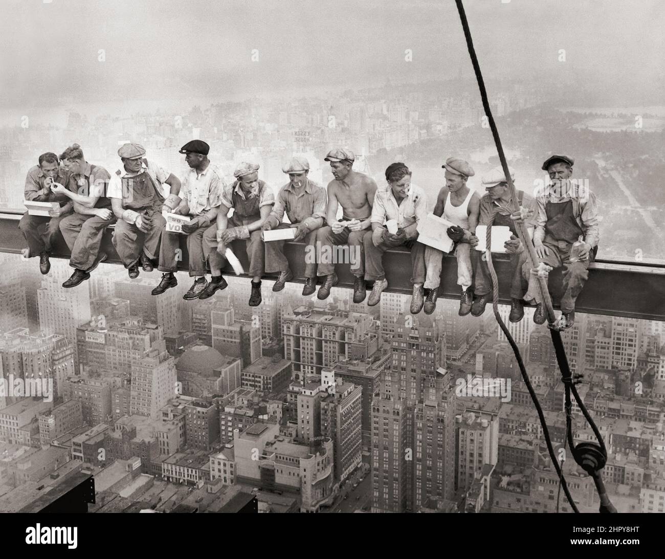 Lunch atop a Skyscraper - Building The Rockefeller Plaza. Photo by Charles Clyde Ebbets. New York Construction Workers having lunch on a crossbeam. Stock Photo