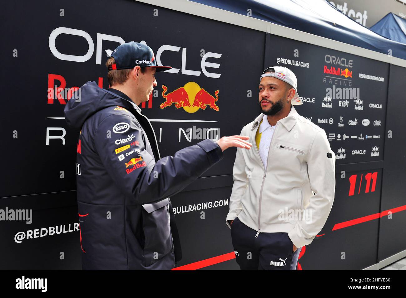 (L to R): Max Verstappen (NLD) Red Bull Racing with Memphis Depay (NLD) Professional Footballer. Formula One Testing, Day 2, Thursday 24th February 2022. Barcelona, Spain. Stock Photo