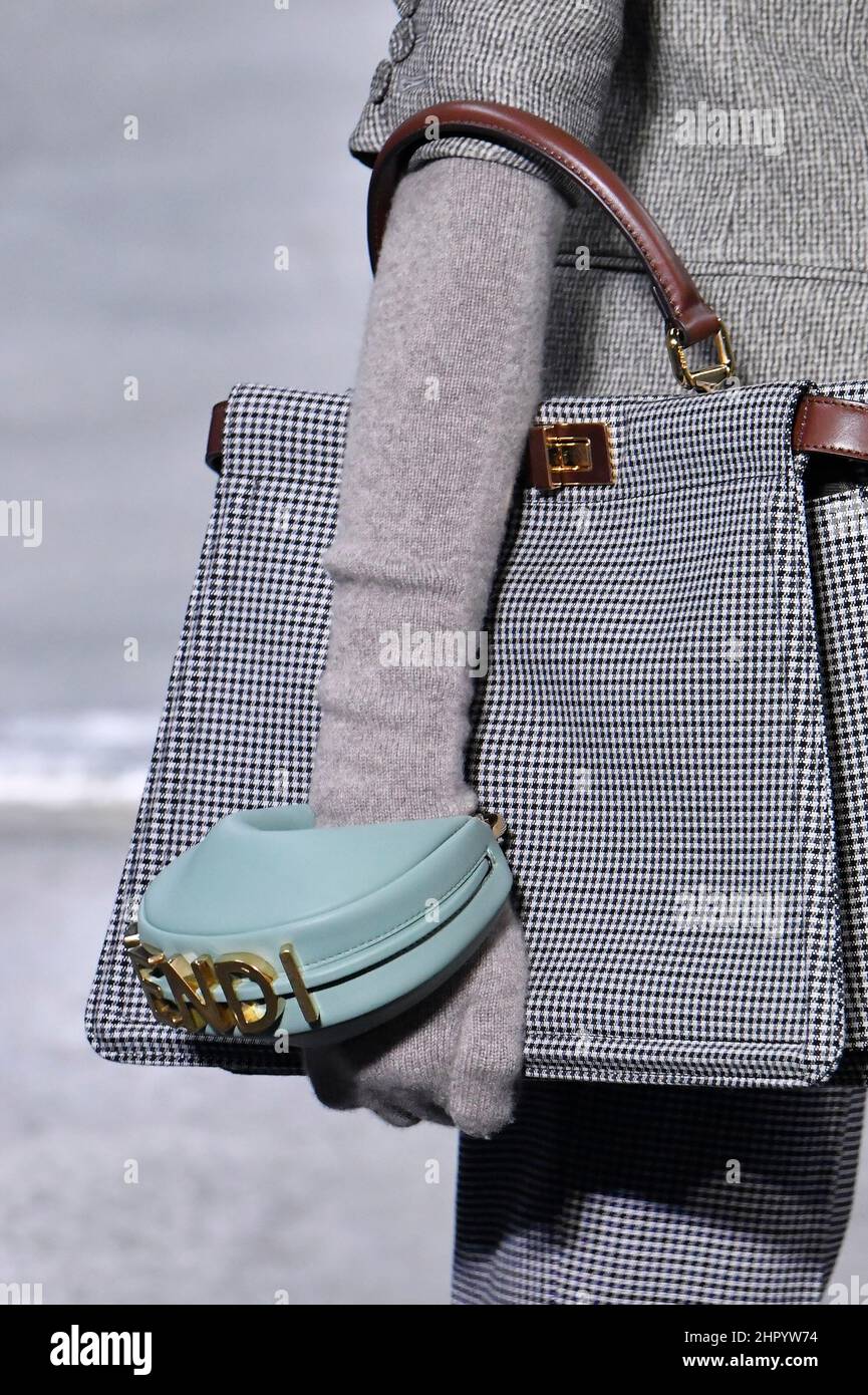 23 Winter Designer Bags 2022 - the gray details