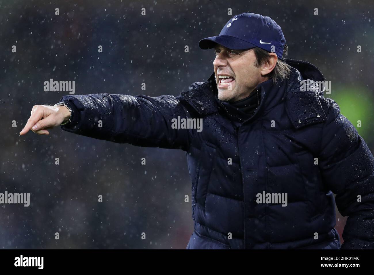 Antonio conte tottenham bench hi-res stock photography and images - Alamy