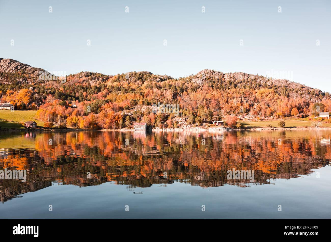 Coastal Norwegian landscape with autumnal forest and reflections in still water. Snillfjord, Sor-Trondelag, Vingvagen fishing camp Stock Photo