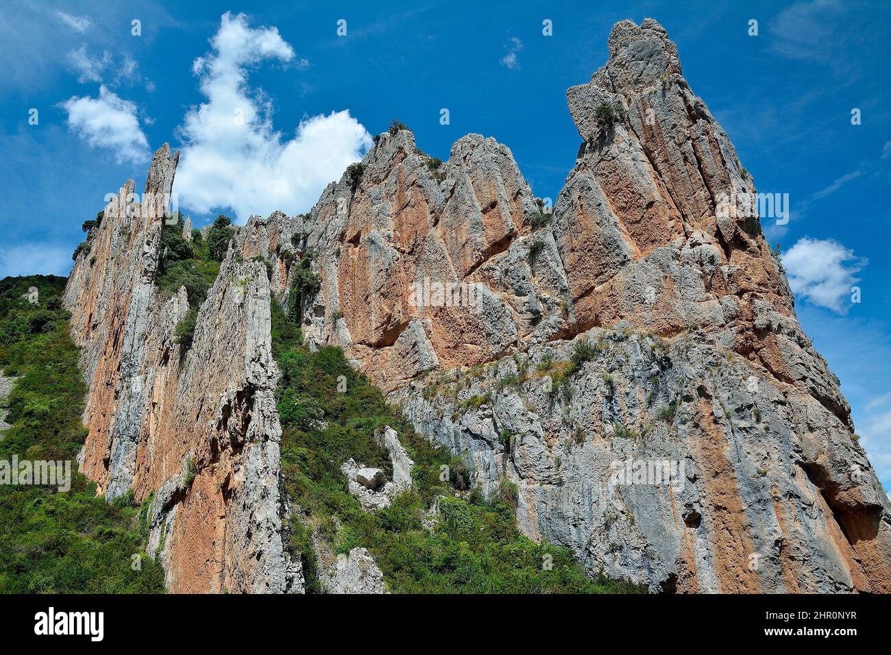 Ochre limestone ridges of Foz de Salinas, Villalangua, Pyrenees-Aragon, Spain Stock Photo
