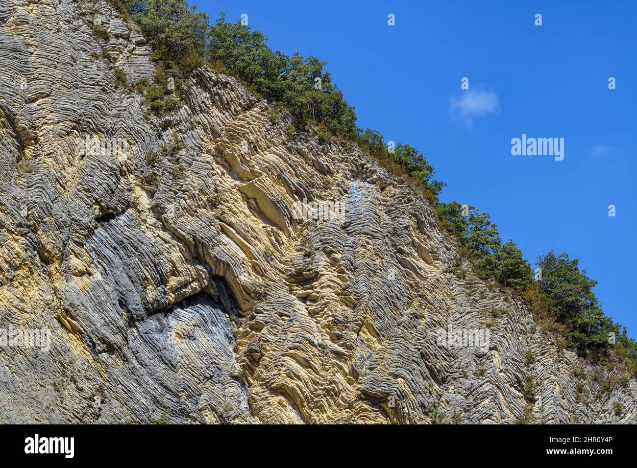 Cretaceous limestone in the Buëch. Cluse de Champ Bertrand, Upper Buëch Valley, Hautes-Alpes, France Stock Photo