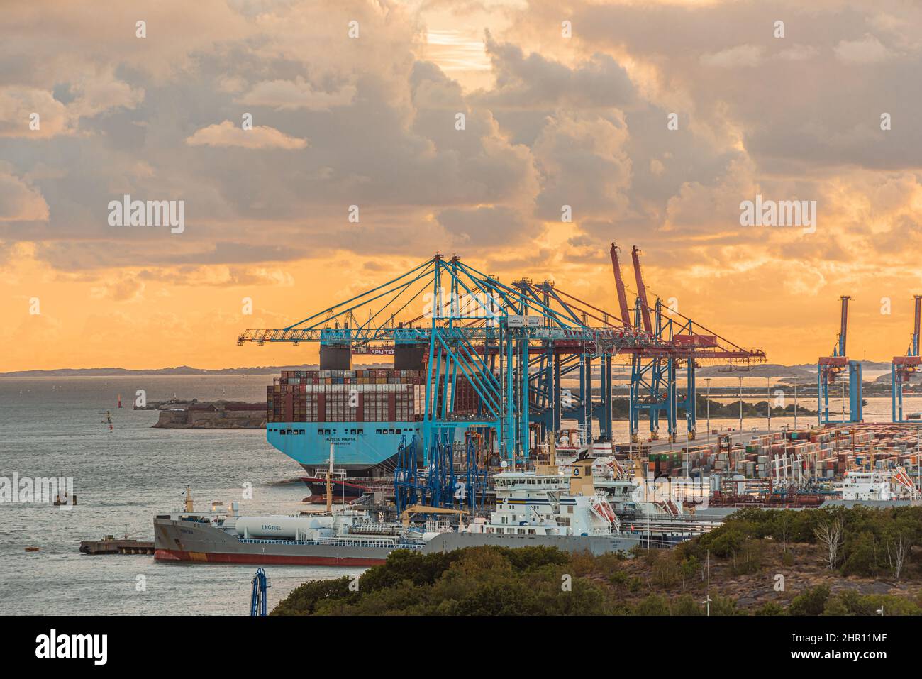 Gothenburg, Sweden - August 24 2020: Triple E-class container ship Murcia Mærsk loading at Skandiahamnen.. Stock Photo