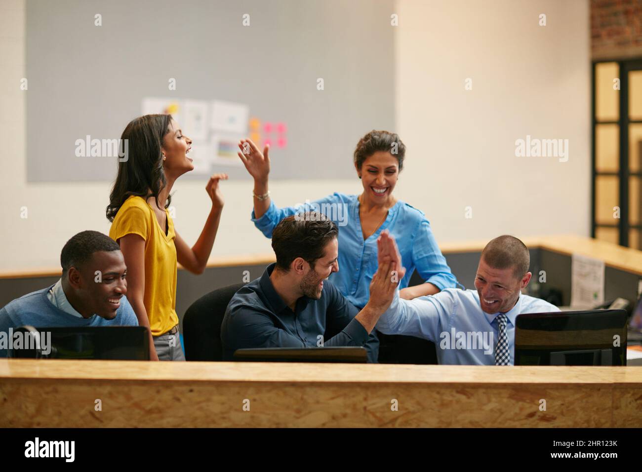 Team cheering work hi-res stock photography and images - Alamy