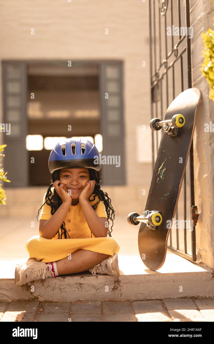 Girls best sale skateboard helmet