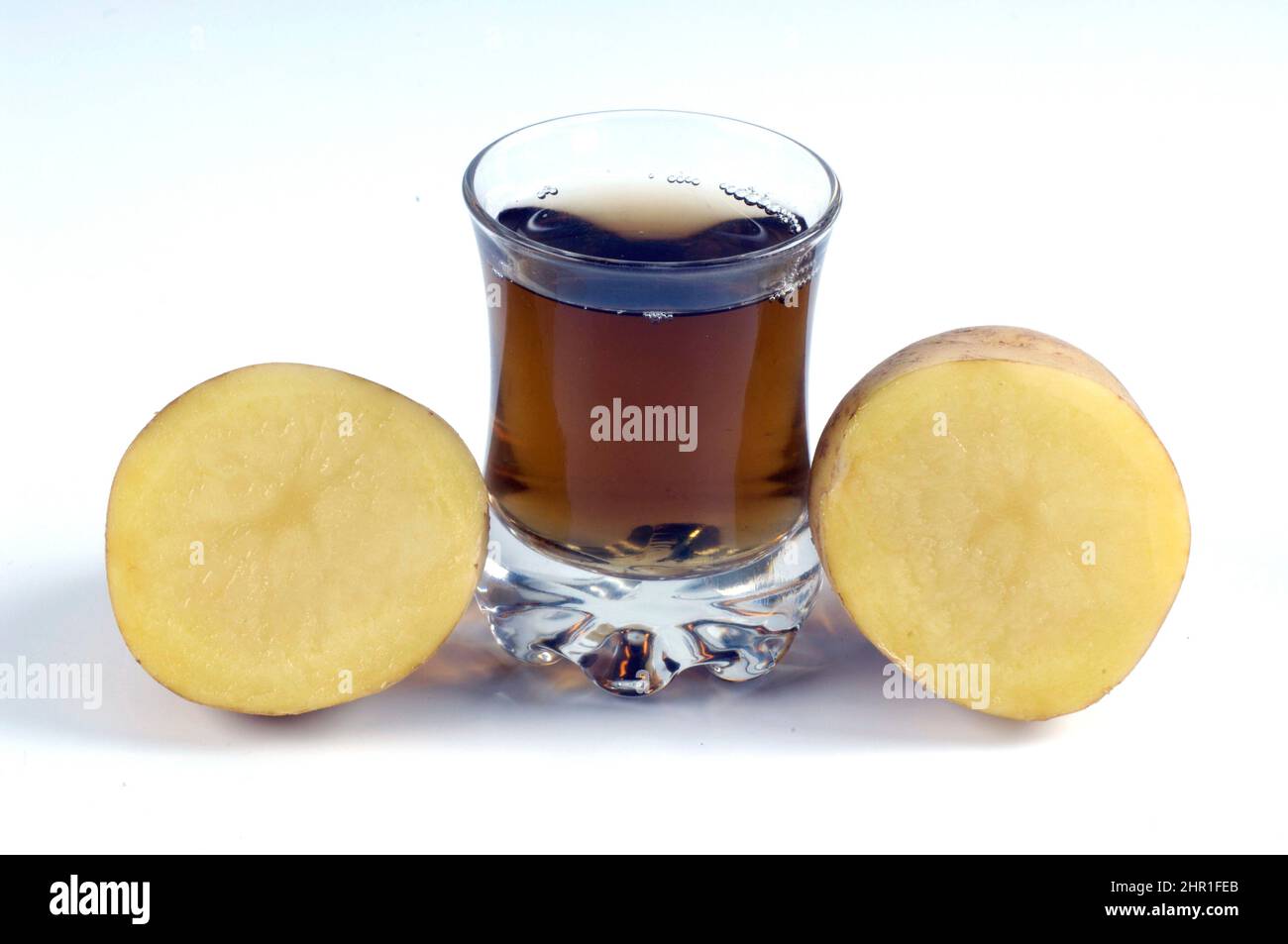 potato (Solanum tuberosum), potatojuice and halved potato, Freisteller Stock Photo