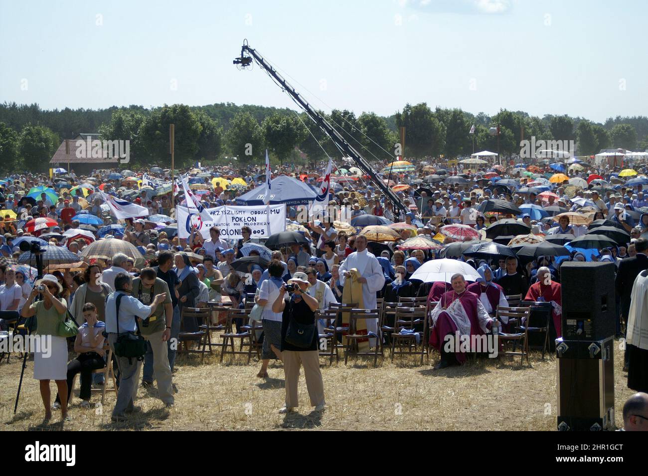 Wieleń Zaobrzański, Wielkopolska, Greater Poland, Großpolen, Polen, Polska; Eine Menge Gläubiger bei einer religiösen Zeremonie. Tłumy wiernych Stock Photo