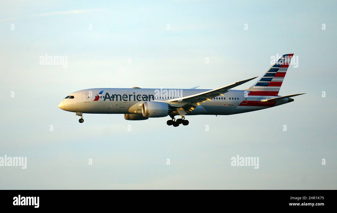 American Airlines Boeing 787 Dreamliner prepares for landing at Chicago O'Hare International Airport. Stock Photo