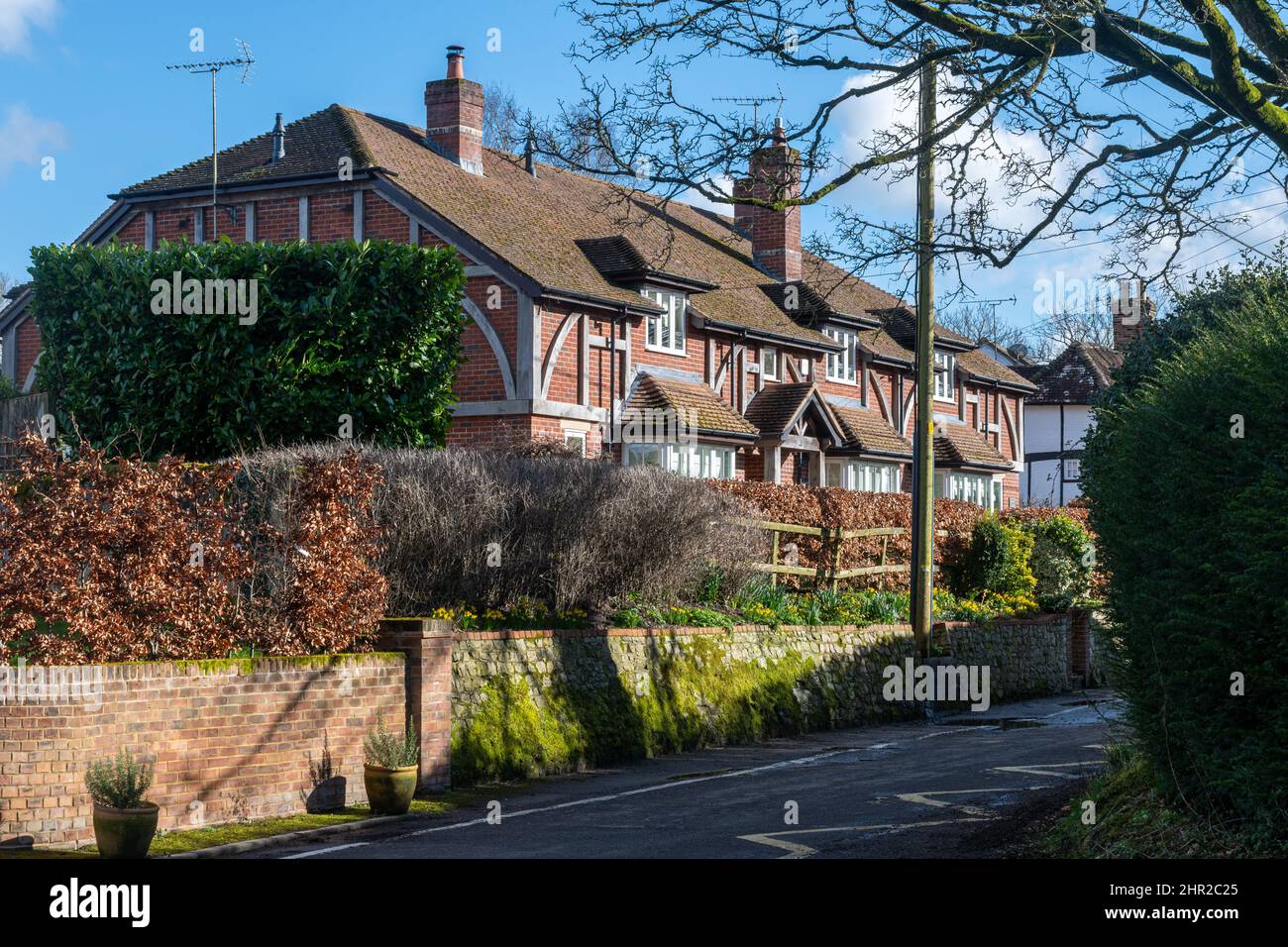 Cottages houses hi-res stock photography and images - Alamy