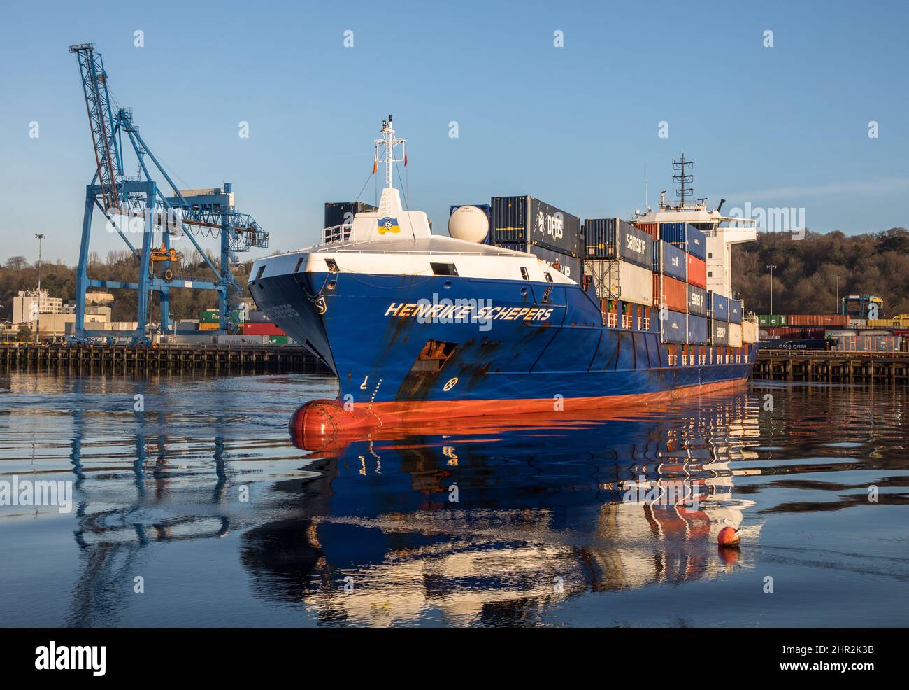 Tivoli, Cork, Ireland. 25th February, 2022. Container vessel Henrike Schepers performs a turning manoeuvre on the River Lee after arriving from Rotterdam with cargo at Tivoli Docks, Cork, Ireland.  - Credit; David Creedon / Alamy Live News Stock Photo