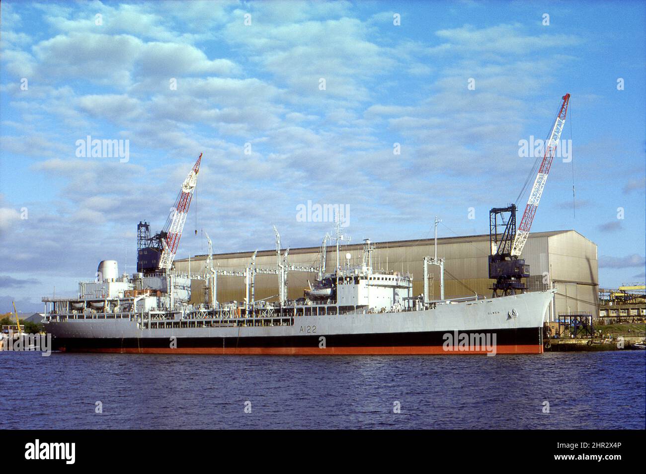 SHOT 309 RFA Olwen (A122) was an Ol-class fast fleet tanker of the Royal Fleet Auxiliary built at Hawthorn Leslie Tyneside launched in 1965 photo cerca 1979 Stock Photo