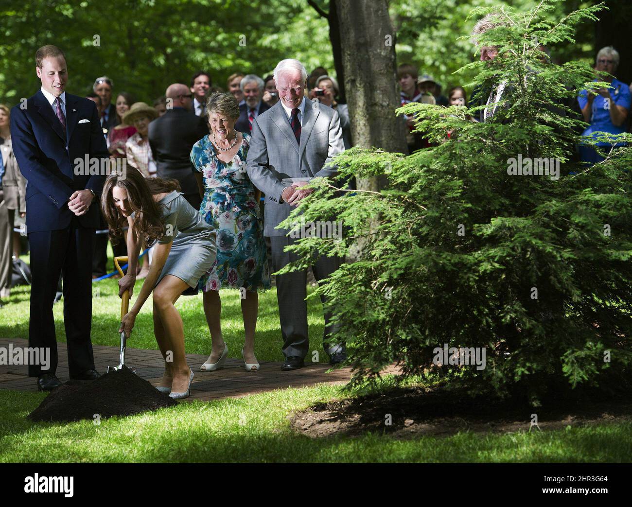 The Duke and Duchess of Cambridge take part in a ceremonial tree ...