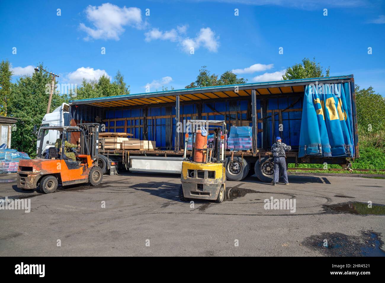 SAINT PETERSBURG, RUSSIA - SEPTEMBER 10, 2021: Loading of a truck with construction materials Stock Photo