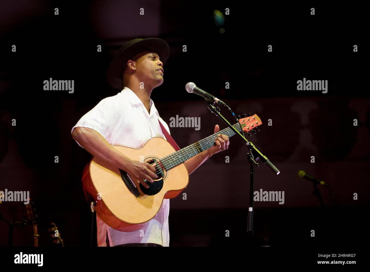 Eric Bibb, American blues singer and songwriter in concert at, Cadogan Hall, Sloane Terrace, London, UK.  9 Jun 2008 Stock Photo