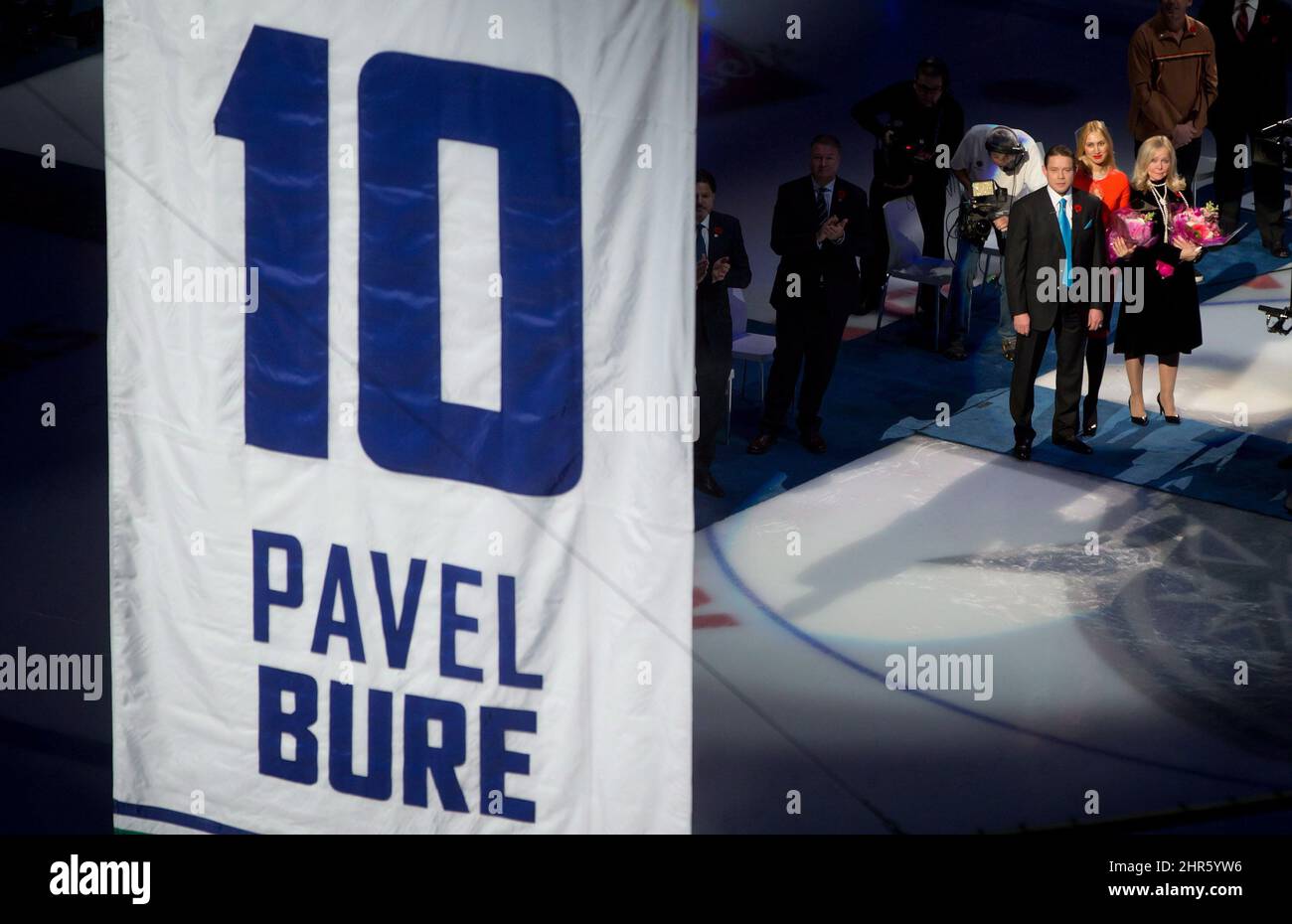 Pavel Bure's No. 10 to be retired by the Canucks 