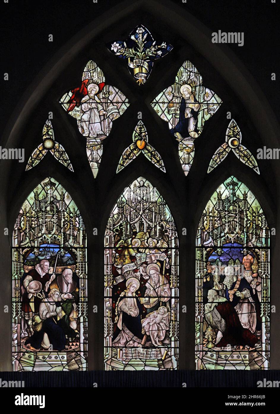Stained glass window by Percy Bacon & Brothers, depicting the adoration of the magi and shepherds at the Nativity, designed by Ernest Geldart Stock Photo