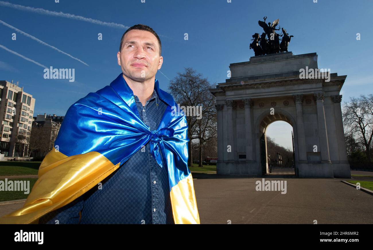 25 FEB 2022 - RUSSIA INVASION - Wladimir Klitschko in London, Britain  Former World Heavyweight Boxing Champion Wladimir Klitschko shows his true colours as he proudly wears the Ukranian flag in front of Wellington Arch in central London. This image was taken on 24th February 2014. Exactly 8 years later to the day Russia would invade Ukraine.  Wladimir is the brother of Vitali Klitschko who is the Mayor Of Kyiv, Ukraine.   Picture : Mark Pain / Alamy Live News Stock Photo