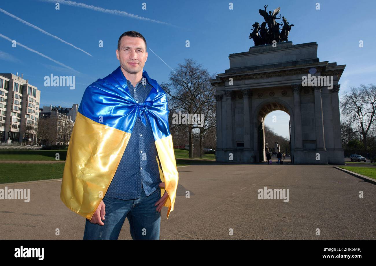 25 FEB 2022 - RUSSIA INVASION - Wladimir Klitschko in London, Britain  Former World Heavyweight Boxing Champion Wladimir Klitschko shows his true colours as he proudly wears the Ukranian flag in front of Wellington Arch in central London. This image was taken on 24th February 2014. Exactly 8 years later to the day Russia would invade Ukraine.  Wladimir is the brother of Vitali Klitschko who is the Mayor Of Kyiv, Ukraine.   Picture : Mark Pain / Alamy Live News Stock Photo