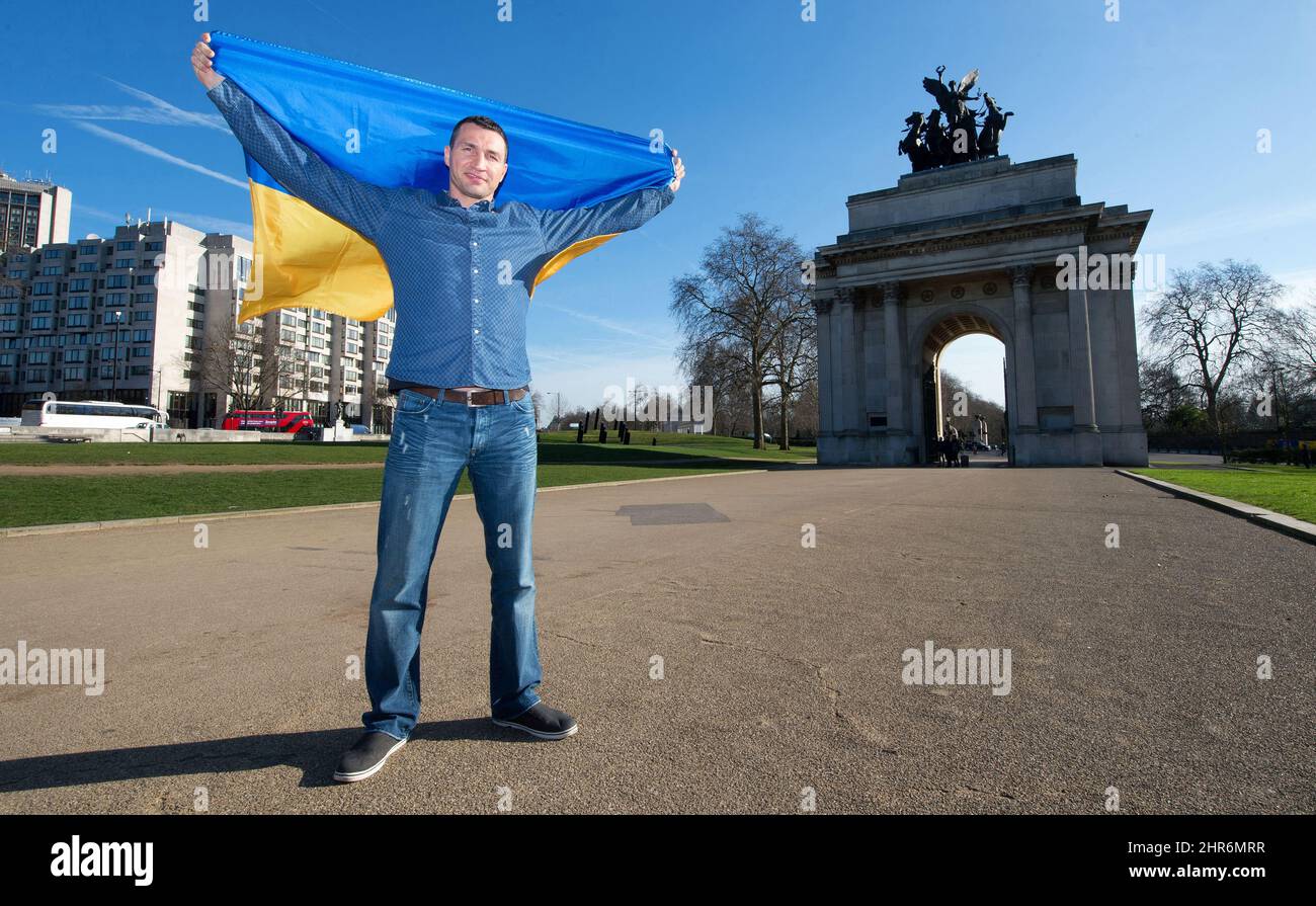 25 FEB 2022 - RUSSIA INVASION - Wladimir Klitschko in London, Britain  Former World Heavyweight Boxing Champion Wladimir Klitschko shows his true colours as he proudly wears the Ukranian flag in front of Wellington Arch in central London. This image was taken on 24th February 2014. Exactly 8 years later to the day Russia would invade Ukraine.  Wladimir is the brother of Vitali Klitschko who is the Mayor Of Kyiv, Ukraine.   Picture : Mark Pain / Alamy Live News Stock Photo