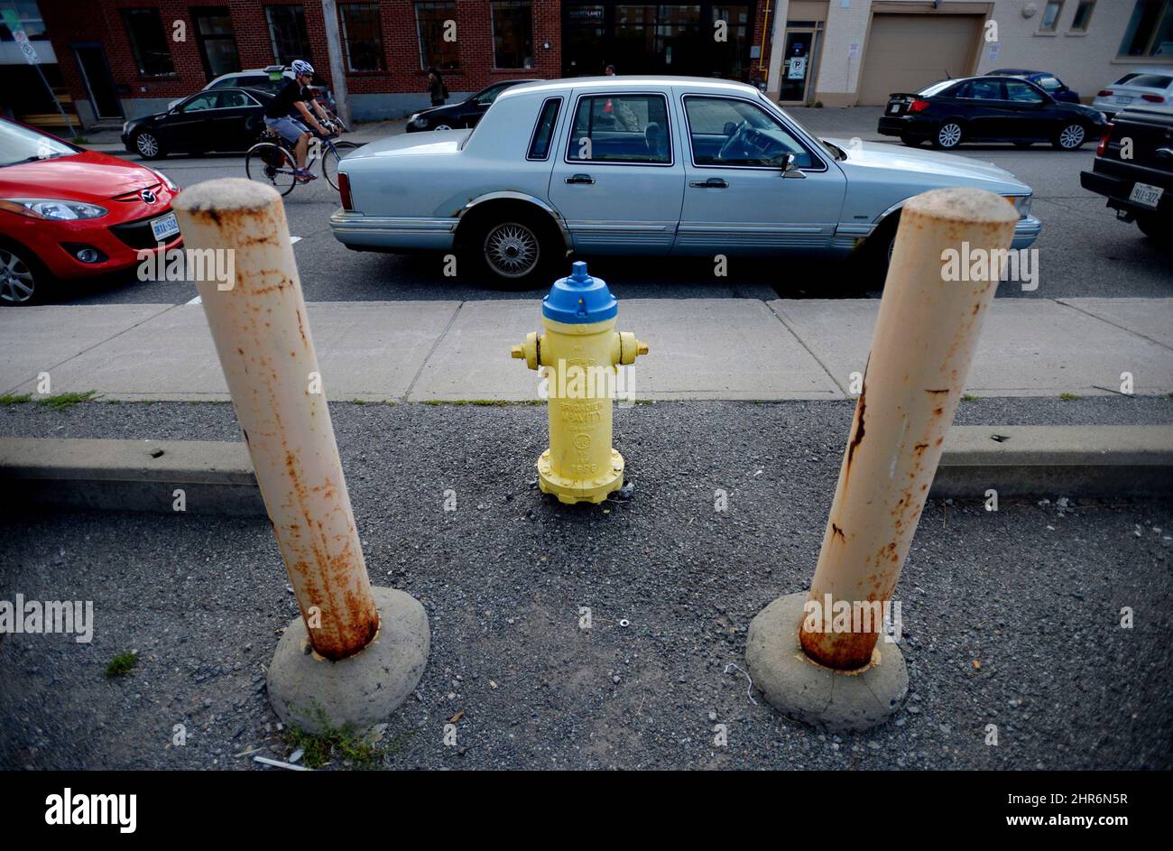 Car parked by fire hydrant hires stock photography and images Alamy