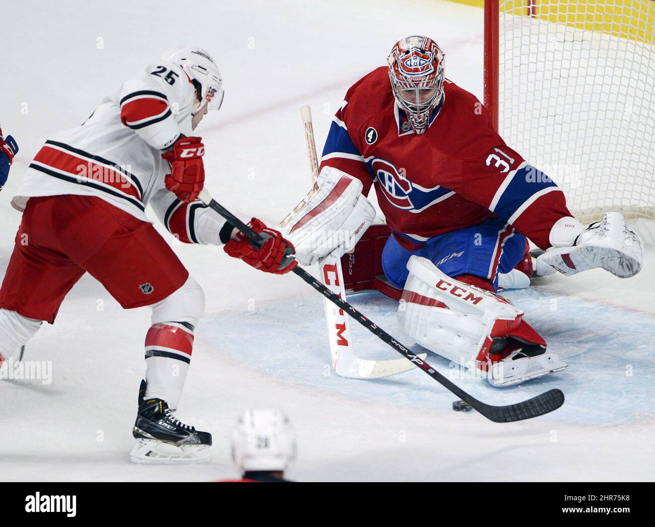 فلترات Montreal Canadiens goalie Carey Price (31) makes the save against ... فلترات