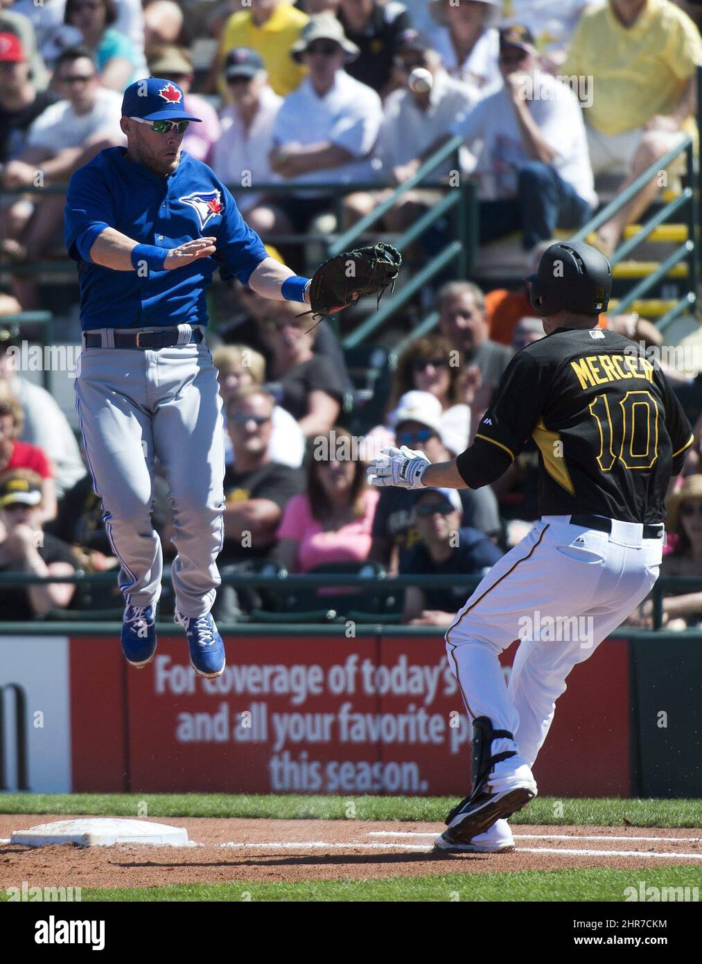 Pittsburgh Pirates shortstop Jordy Mercer (10) is safe at first base as Toronto Blue Jays first