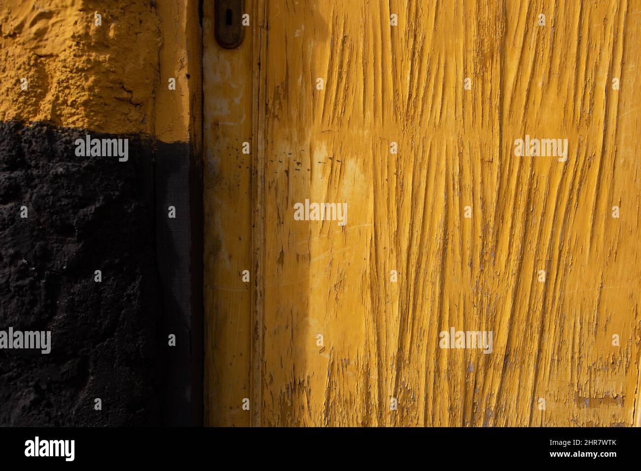 background with yellow old door Stock Photo - Alamy