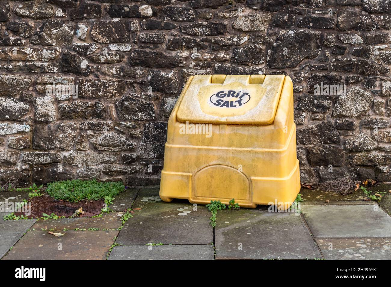 Yellow council grit and salt bin on street pavement Stock Photo Alamy
