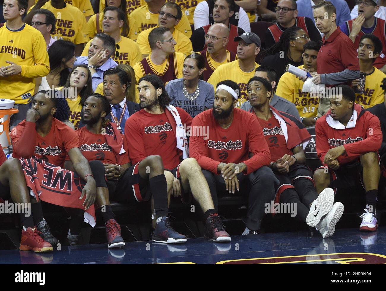 Nba basketball players on bench hires stock photography and images Alamy