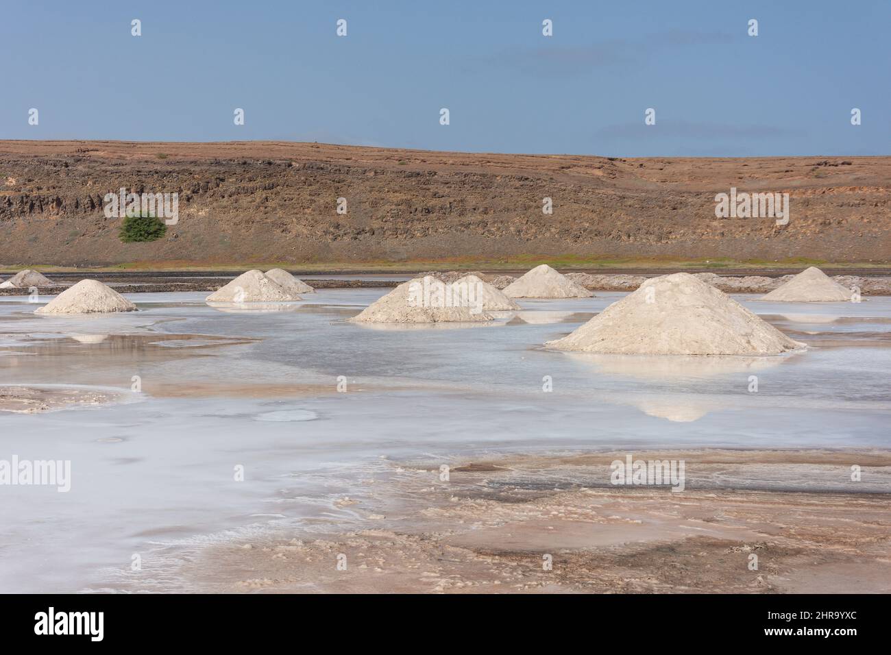 Salt Pans In Crater Lake Pedra De Lume Sal IIha Do Sal Rep blica salt-pans-in-crater-lake-pedra-de-lume-sal-iiha-do-sal-rep-blica