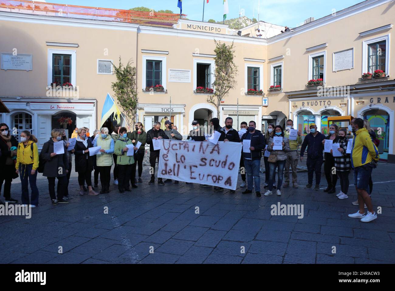 Stop war: Ukrainian people in the square of Capri Stock Photo - Alamy
