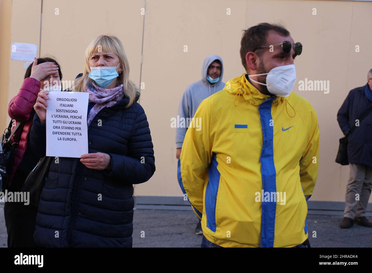 Stop war: Ukrainian people in the square of Capri Stock Photo - Alamy