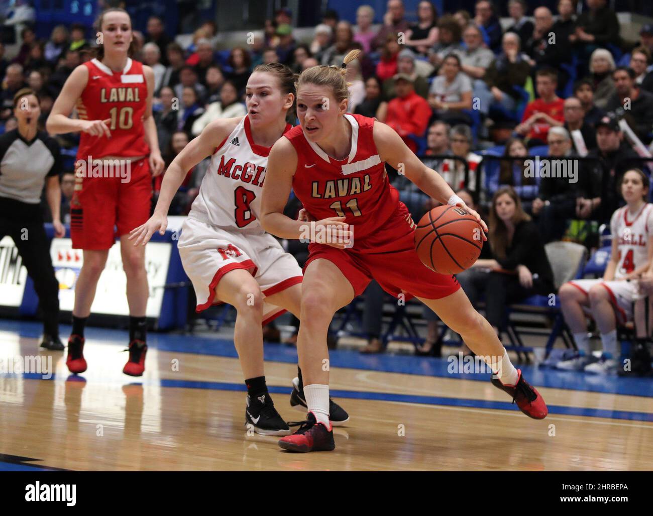 Laval Rouge et Ors' Gabrielle Girard makes a move past McGill Martlets