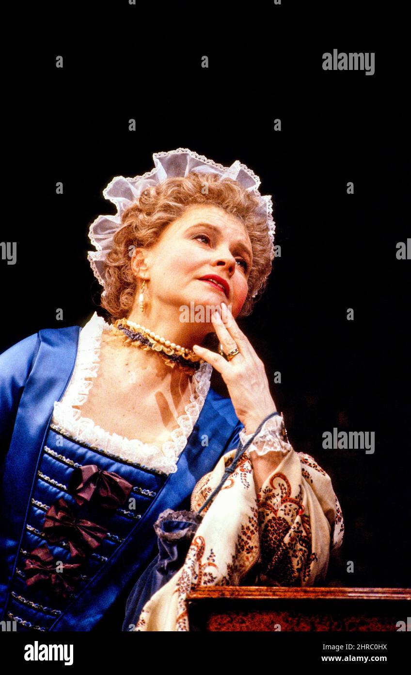 Prunella Scales (Mrs Candour) in THE SCHOOL FOR SCANDAL by Richard Brinsley Sheridan at the Olivier Theatre, National Theatre (NT), London SE1  24/04/1990  music: Dominic Muldowney  set design: John Gunter  costumes: Luciana Arrighi  lighting: Robert Bryan  dance: Peter Walker  director: Peter Wood Stock Photo